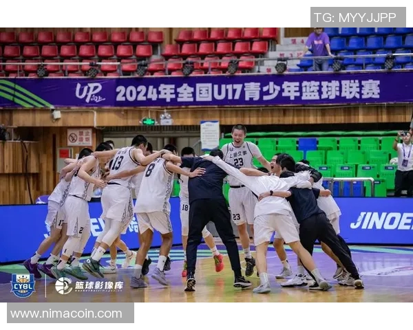 深圳与上海篮球赛激战正酣谁能在这场对决中笑到最后